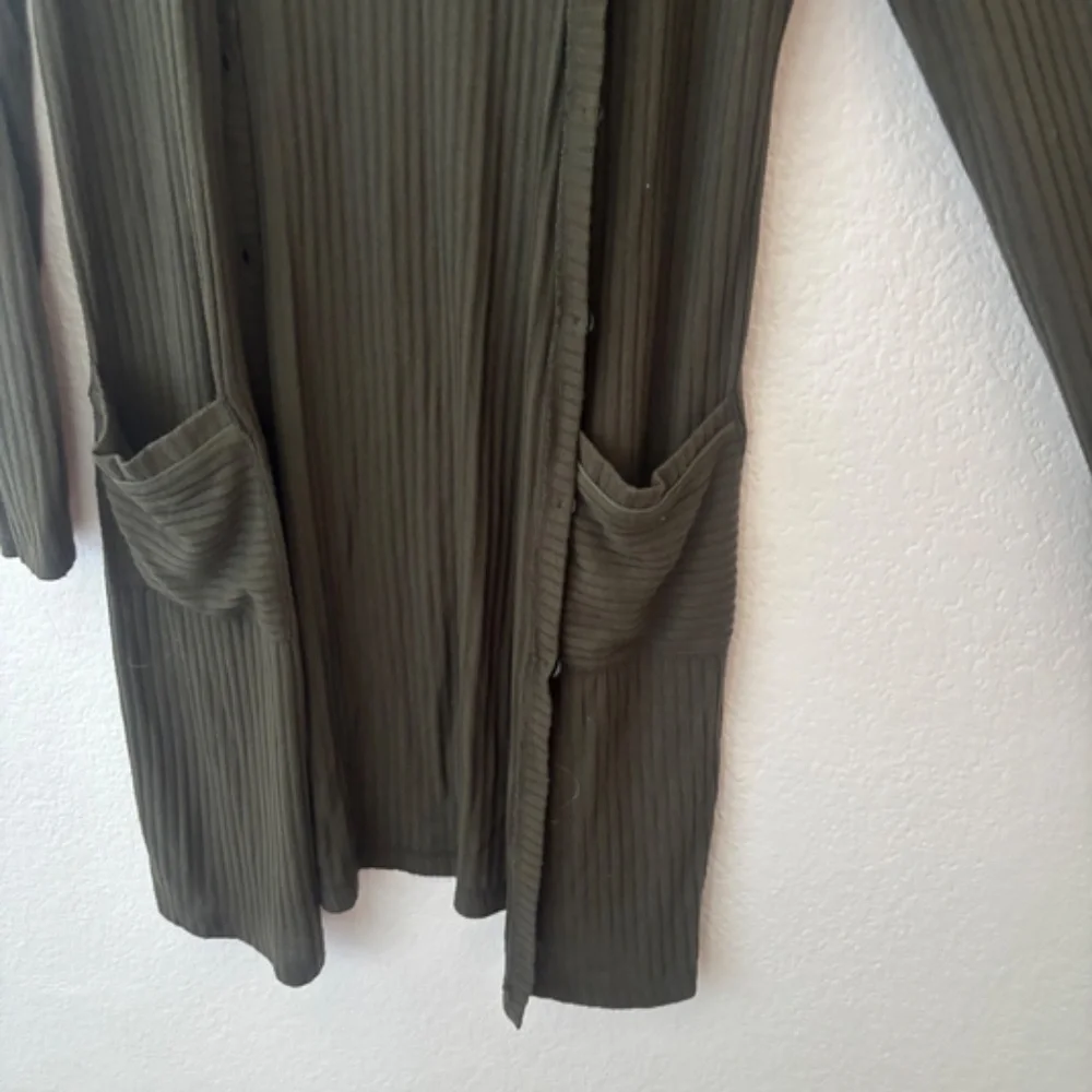 Akemi‎ + Kin olive green ribbed midi length cardigan Size Medium